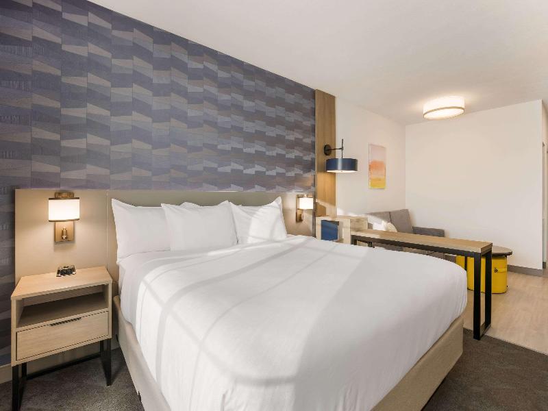 Comfort Inn & Suites Gaylord image