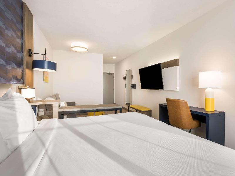 Comfort Inn & Suites Gaylord image