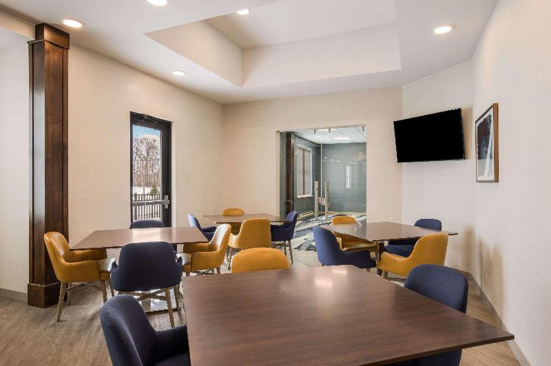 MainStay Suites Gaylord image