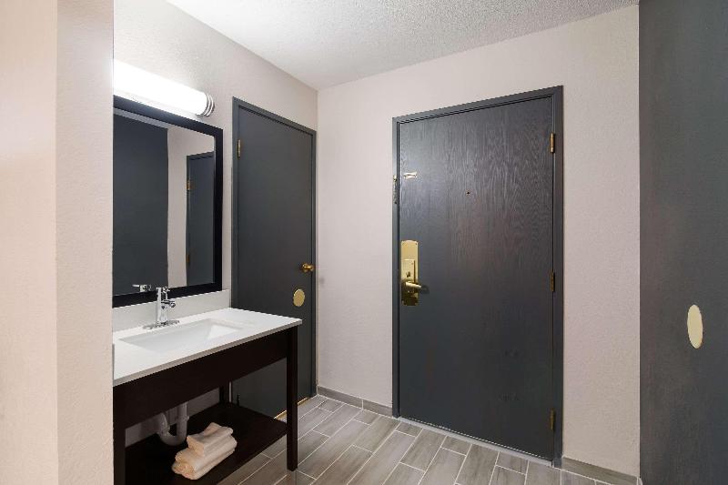 Econo Lodge Williston image