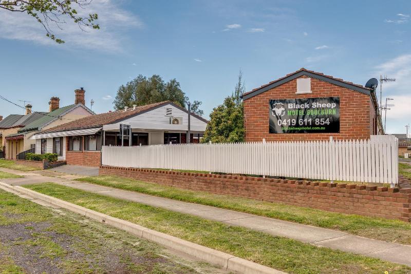 Black Sheep Motel Goulburn — general view