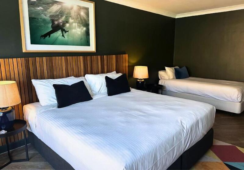 The Blue Hotel Bondi image