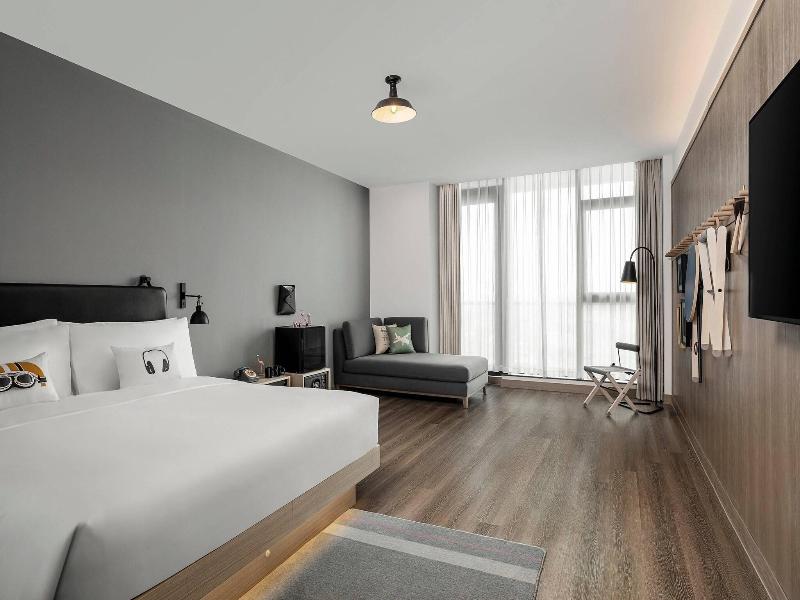 Moxy Shanghai Hongqiao CBD image