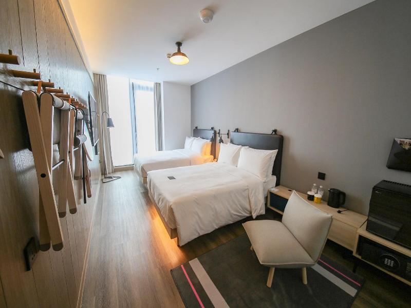 Moxy Shanghai Hongqiao CBD image