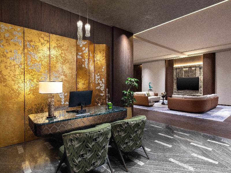 HUALUXE Qidong image
