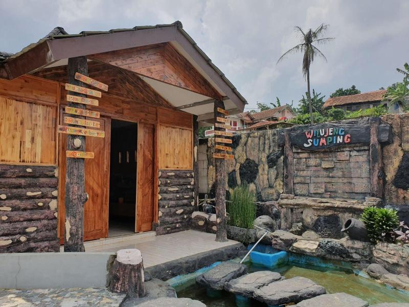 Kampung Istal image