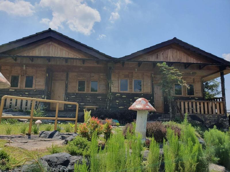 Kampung Istal image
