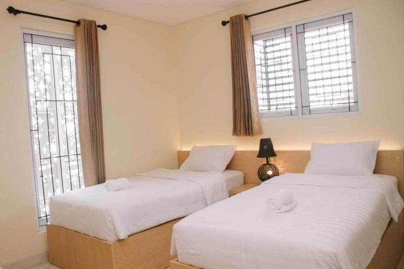 Merlin Hotel image