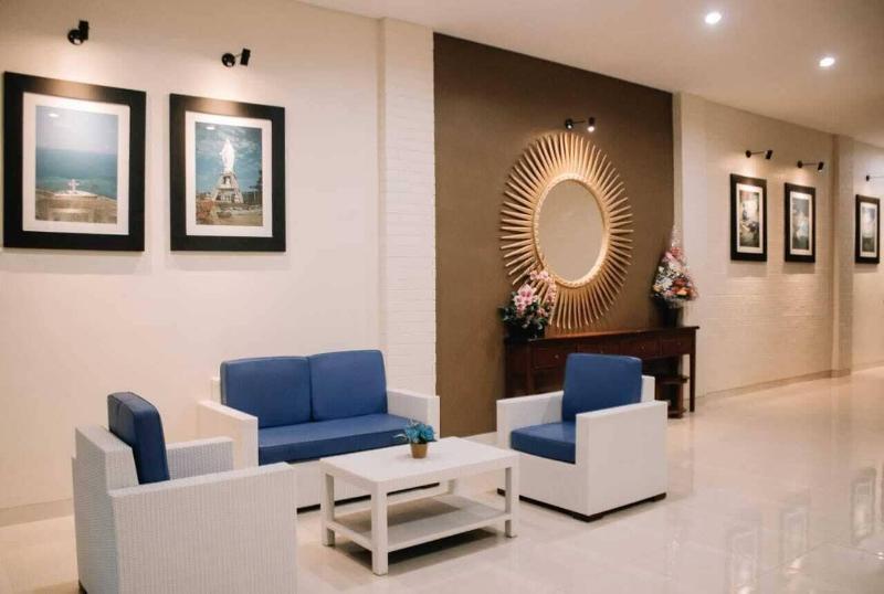 Merlin Hotel image