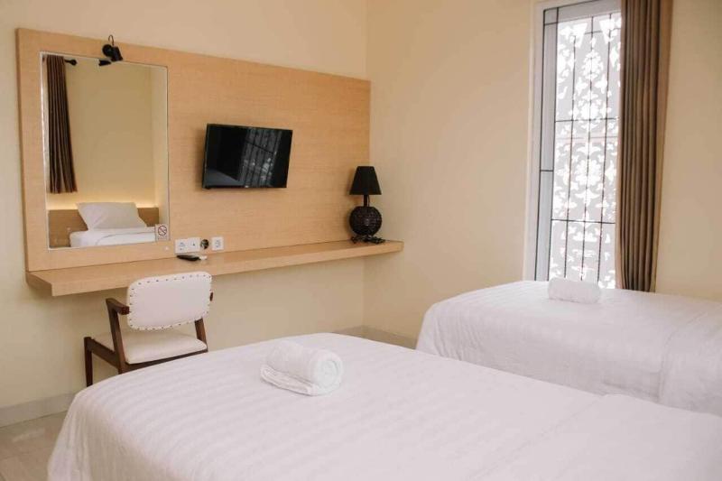 Merlin Hotel image
