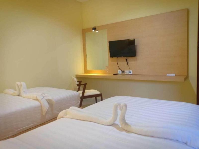 Merlin Hotel image