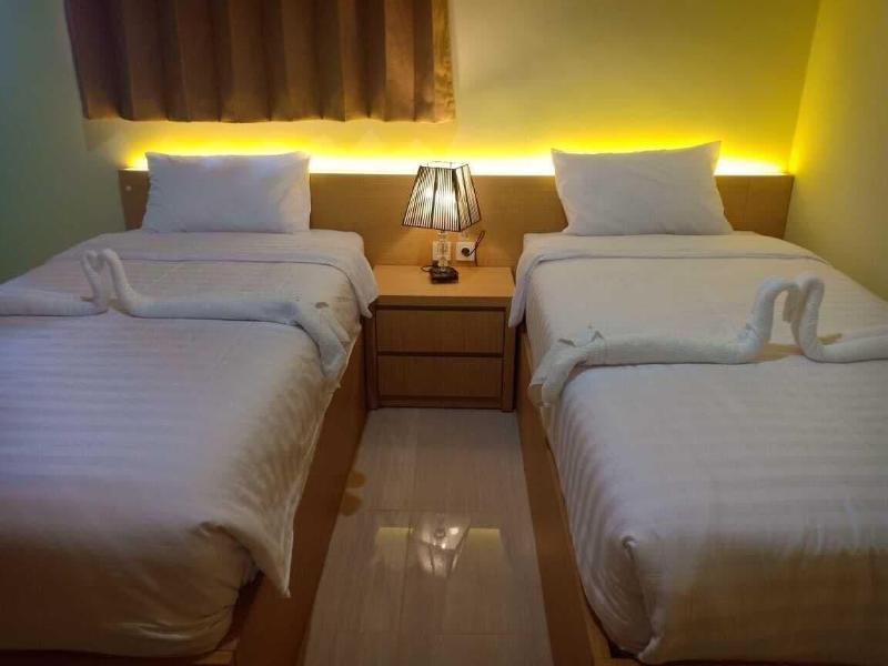 Merlin Hotel image