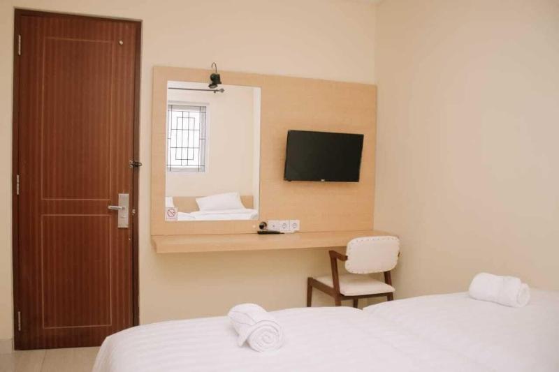 Merlin Hotel image