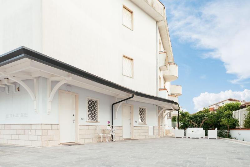 Golden Residence image