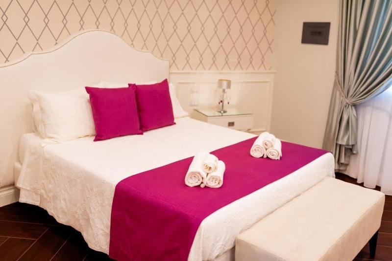 Golden Residence image