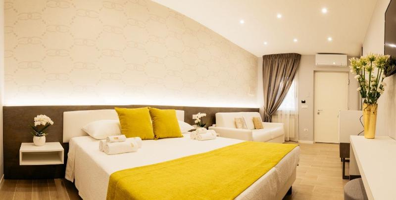 Golden Residence image