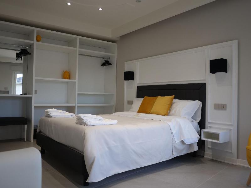 Golden Residence image