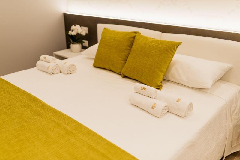 Golden Residence image