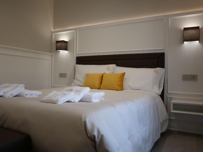 Golden Residence image