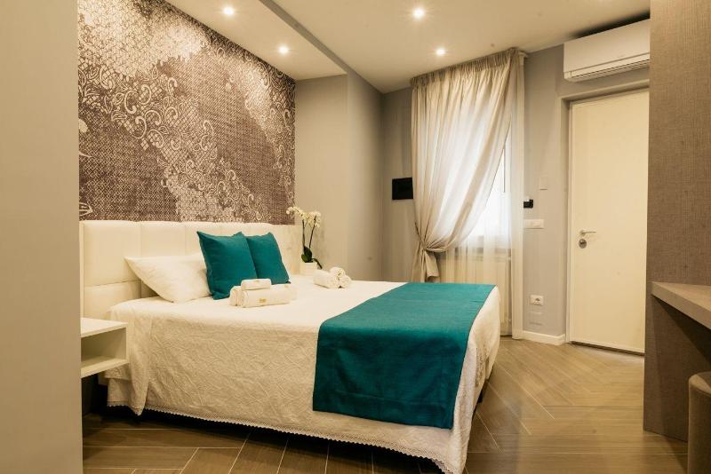 Golden Residence image