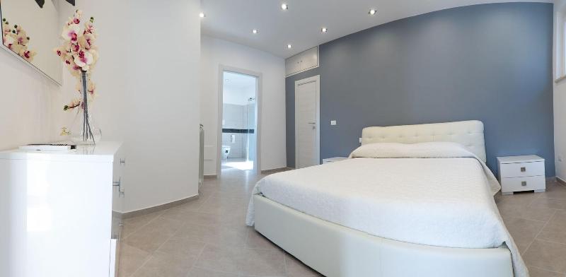 Golden Residence image