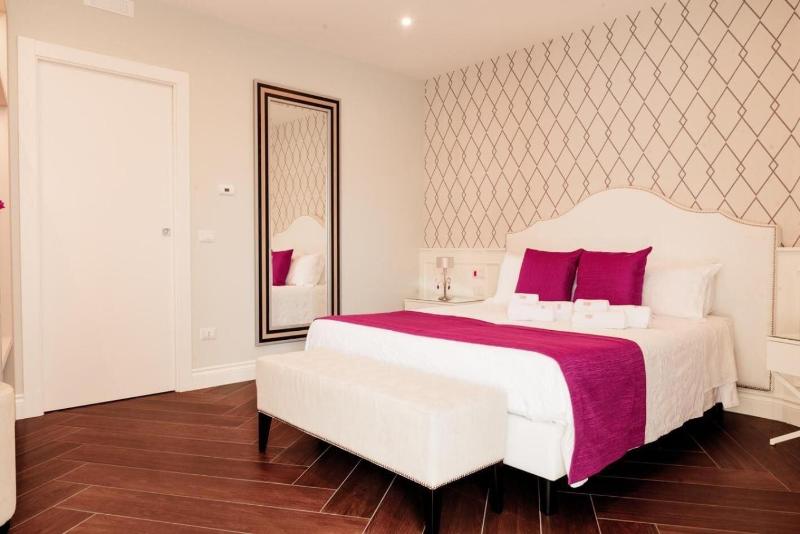Golden Residence image