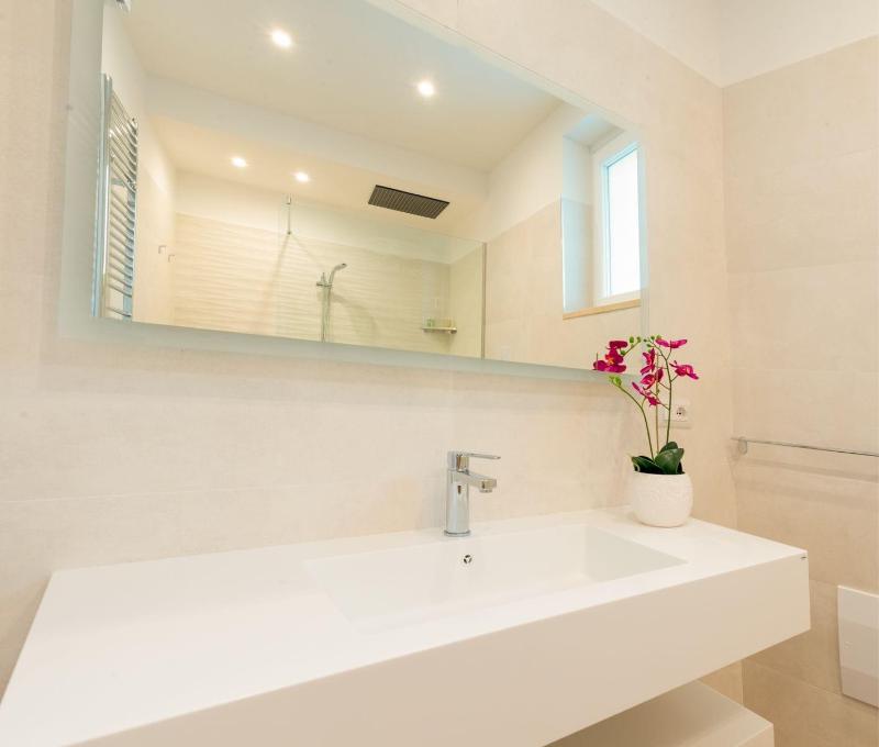 Golden Residence image
