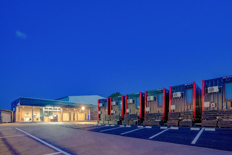 Hotel R9 The Yard Narita Airport West image