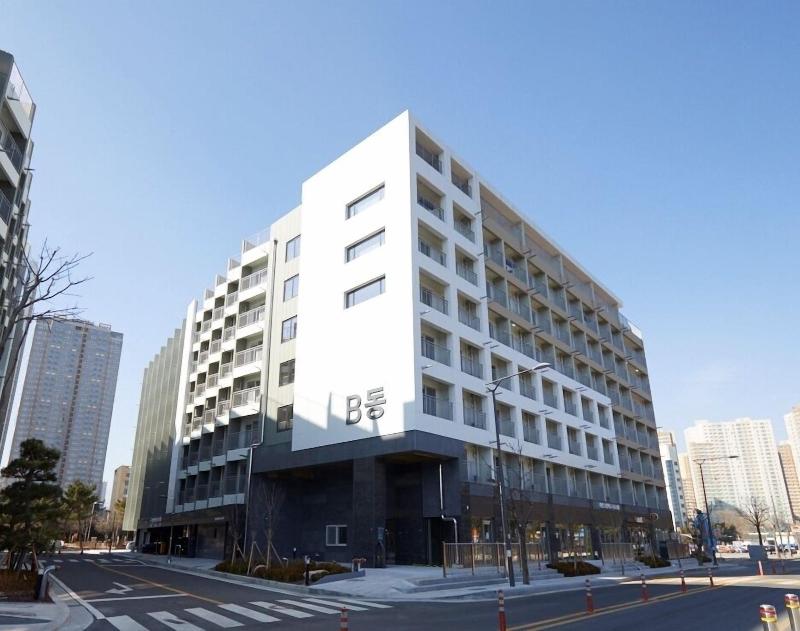 Sokcho Chonpines Beach Hotel image