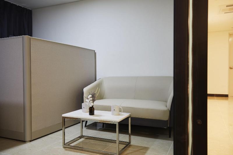 Sokcho Chonpines Beach Hotel image
