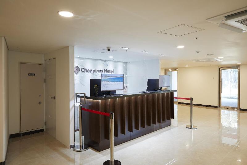Sokcho Chonpines Beach Hotel image