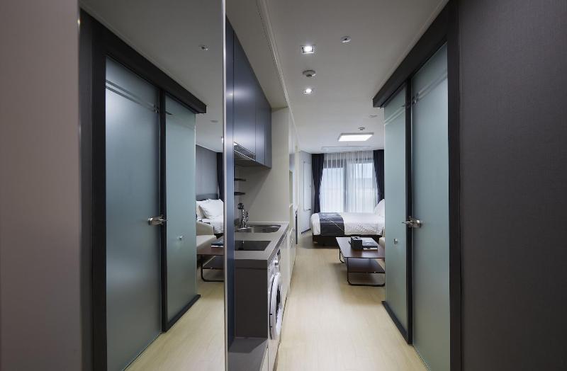Sokcho Chonpines Beach Hotel image