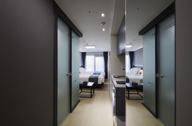 Sokcho Chonpines Beach Hotel image