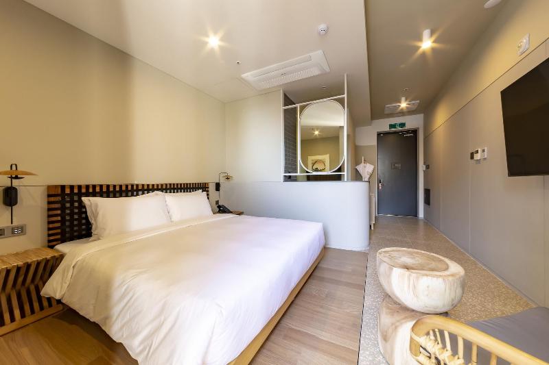 Brown Dot Hotel Signature image