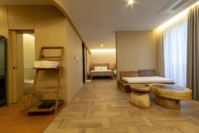 Brown Dot Hotel Signature image