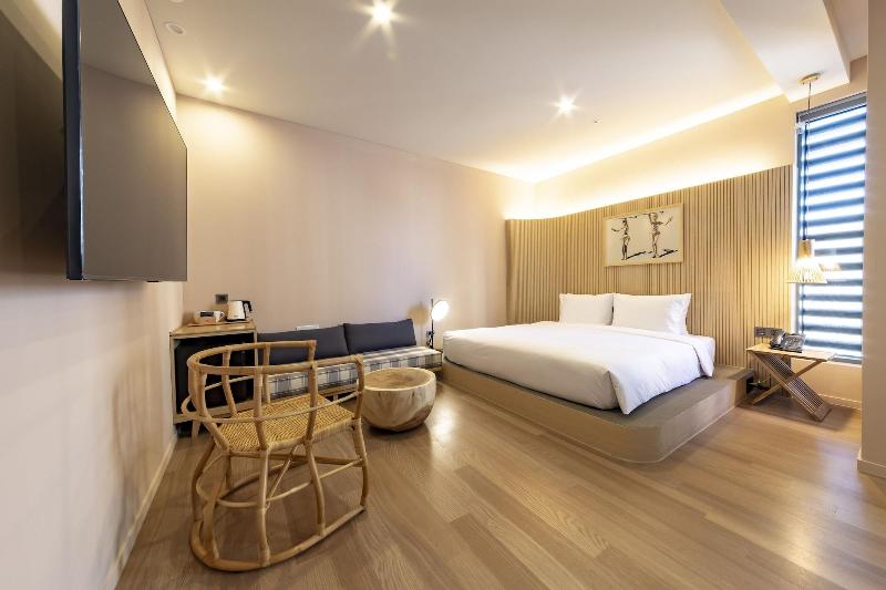 Brown Dot Hotel Signature image