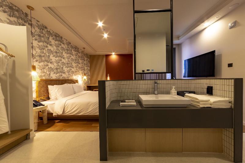 Brown Dot Hotel Signature image