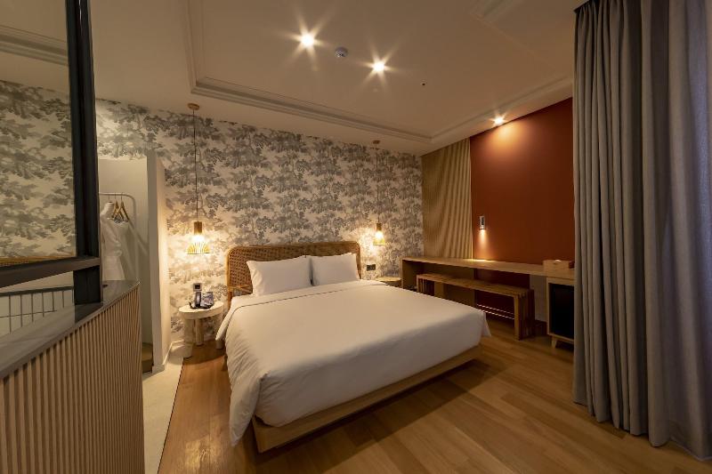 Brown Dot Hotel Signature image