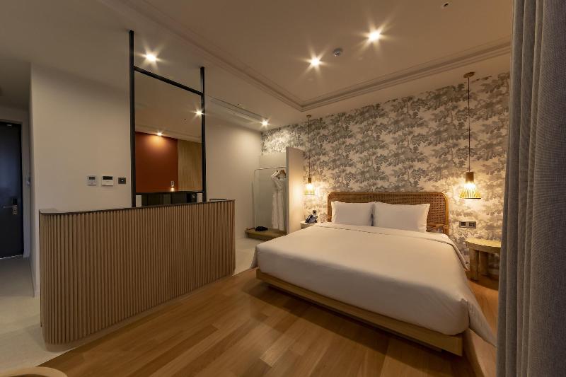 Brown Dot Hotel Signature image