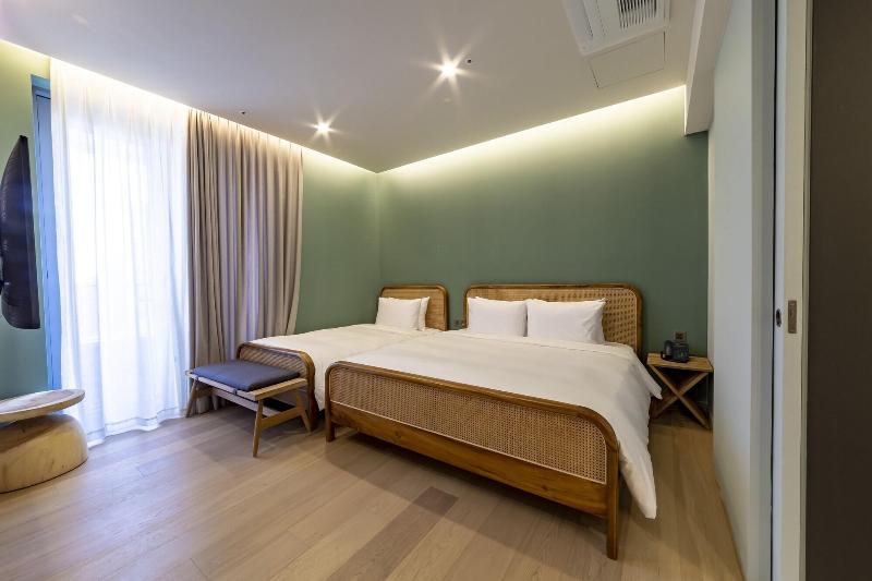 Brown Dot Hotel Signature image