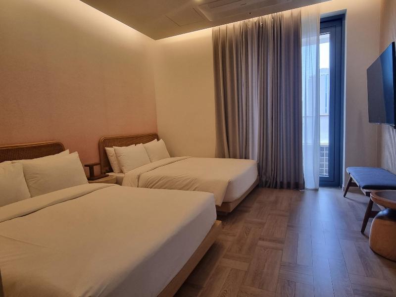 Brown Dot Hotel Signature image