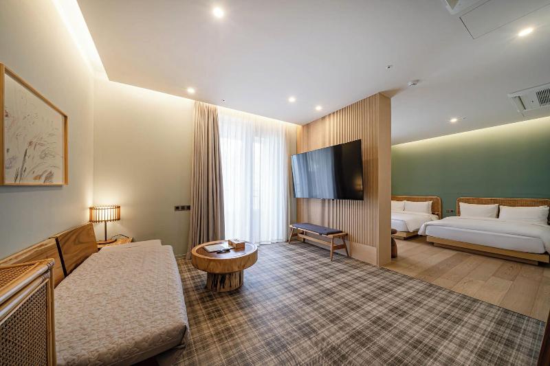 Brown Dot Hotel Signature image