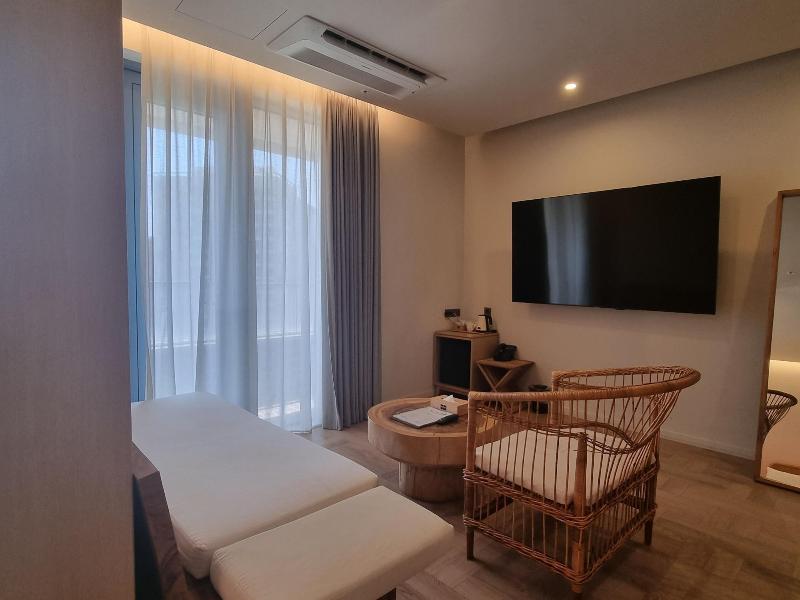 Brown Dot Hotel Signature image