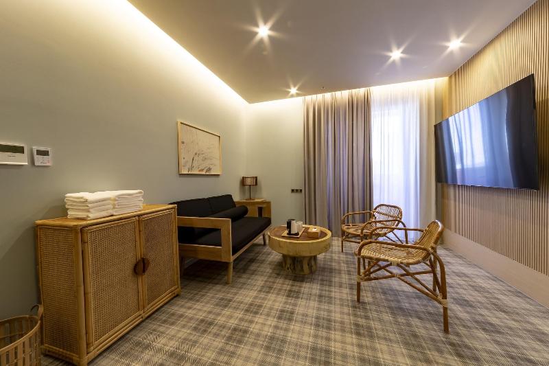 Brown Dot Hotel Signature image