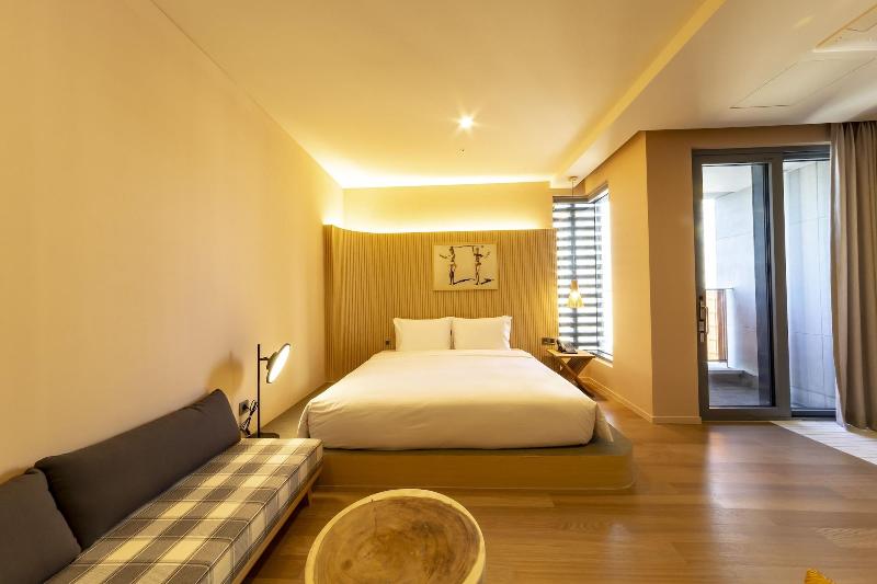 Brown Dot Hotel Signature image