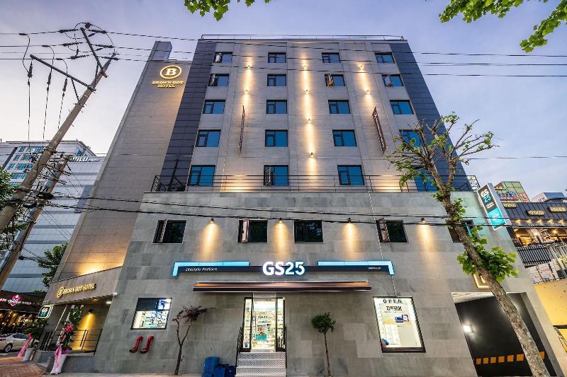 Brown Dot Hotel Suwon image