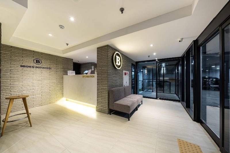 Brown Dot Hotel Suwon image