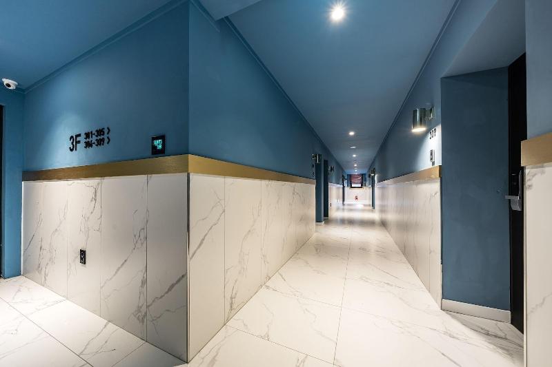 Brown Dot Hotel Suwon image