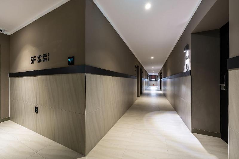 Brown Dot Hotel Suwon image
