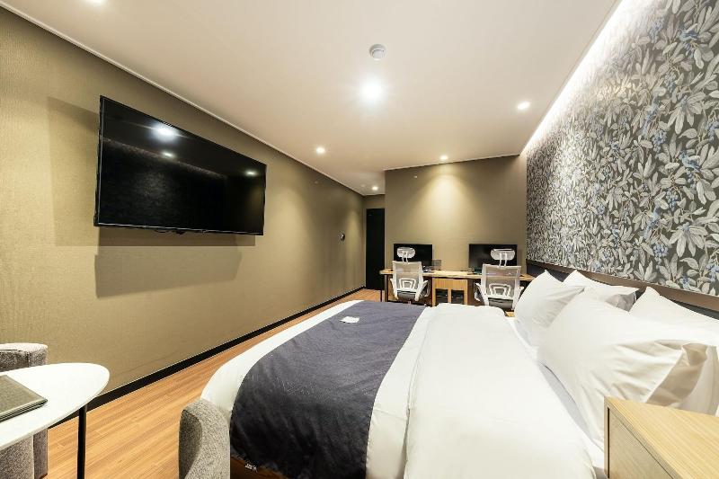 Brown Dot Hotel Suwon image